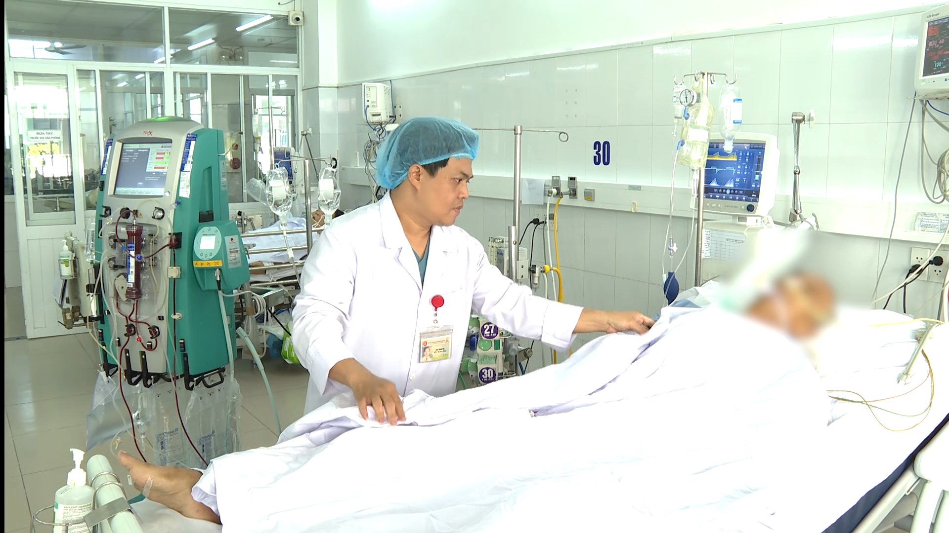 PS1 T2 27 PS NHUNG BAC SI TUYEN CUOI.mp4 snapshot 01.02.285 Chào mừng Ngày Thầy thuốc Việt Nam: Tôn vinh những người thầy thuốc trong sự nghiệp chăm sóc sức khỏe cộng đồng